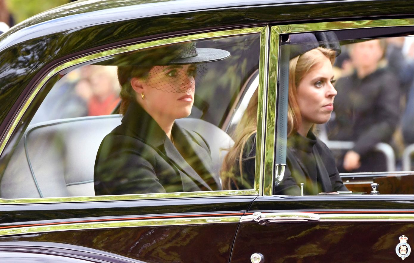 Γιατί απουσίασαν οι πριγκίπισσες Βεατρίκη και Ευγενία από τα 100ά γενέθλια της βασίλισσας Ελισάβετ Β&#8217;