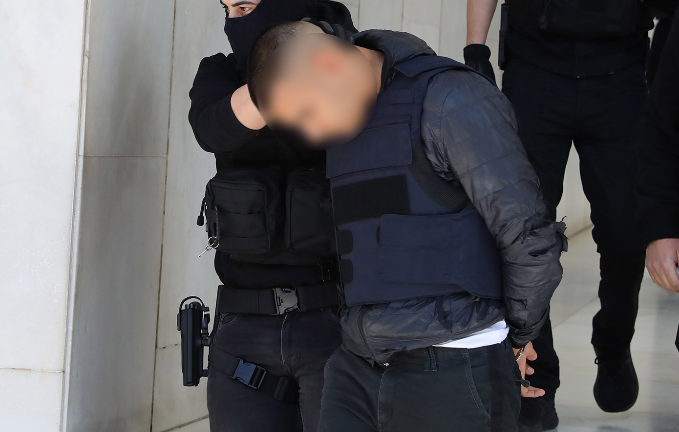 Στο Ναυτοδικείο Πειραιά ο 20χρονος ναύτης για τον φόνο του 27χρονου γιου του ταξίαρχου της ΕΛ.ΑΣ. και οι τρεις φίλοι του