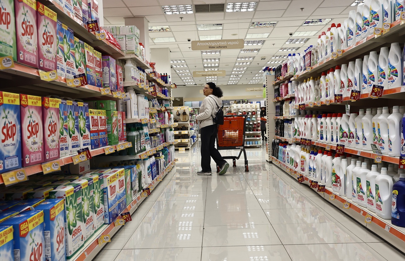 Τέλος χρόνου για τις πασχαλινές αγορές &#8211; Τι ώρα κλείνουν σήμερα καταστήματα και σούπερ μάρκετ πριν τη διήμερη παύση