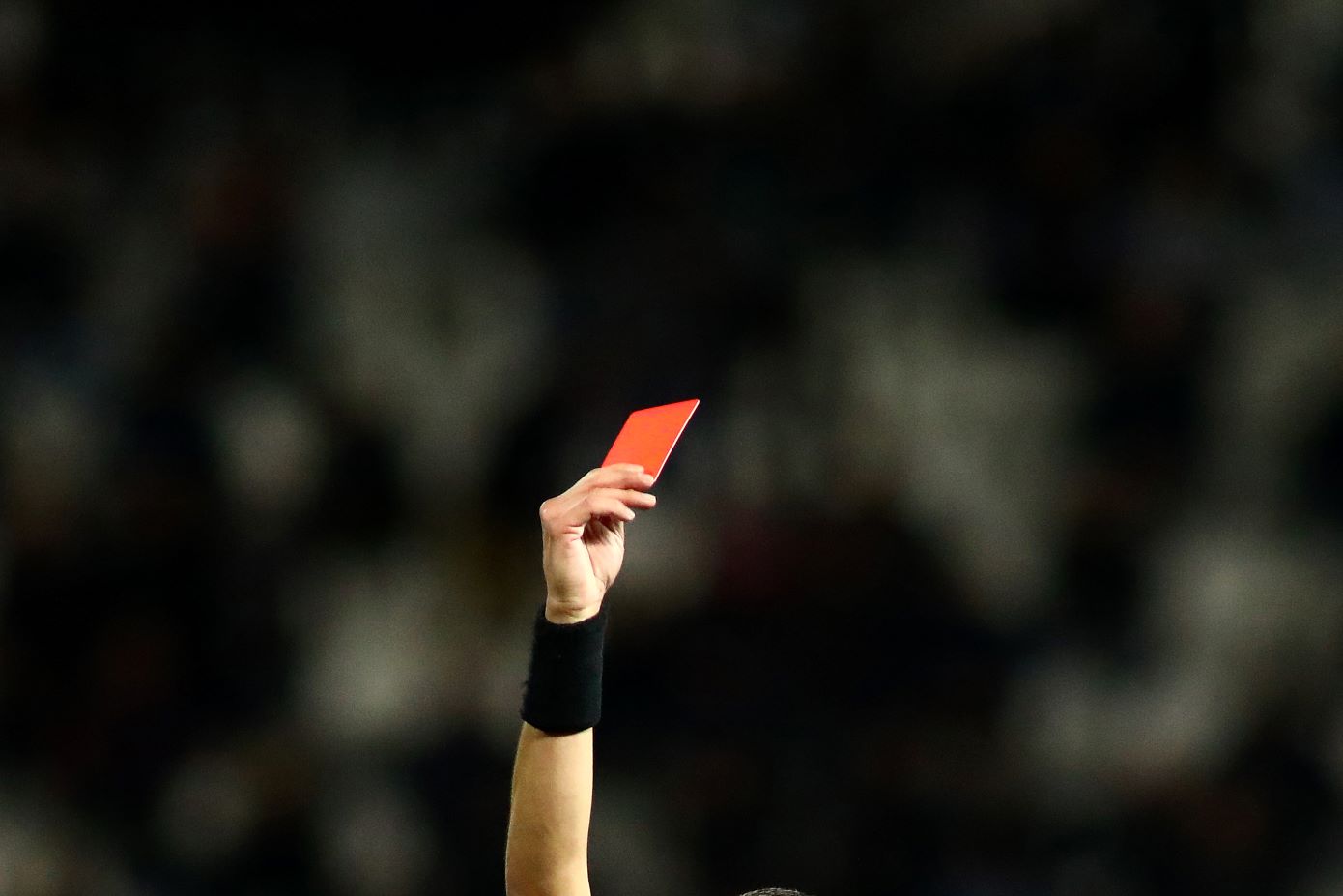 Διαιτητής–καρατέκα «ξάπλωσε» βοηθό προπονητή στο Περού!