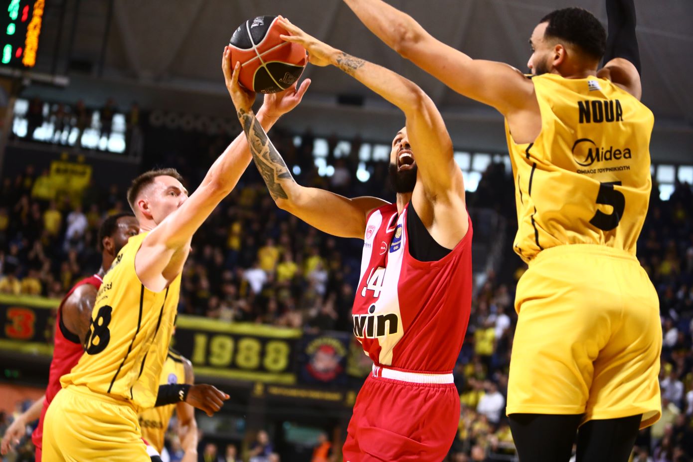 Basket League: Κλείνει η αυλαία της αγωνιστικής με Ολυμπιακός – Άρης και Πανιώνιος-ΑΕΚ