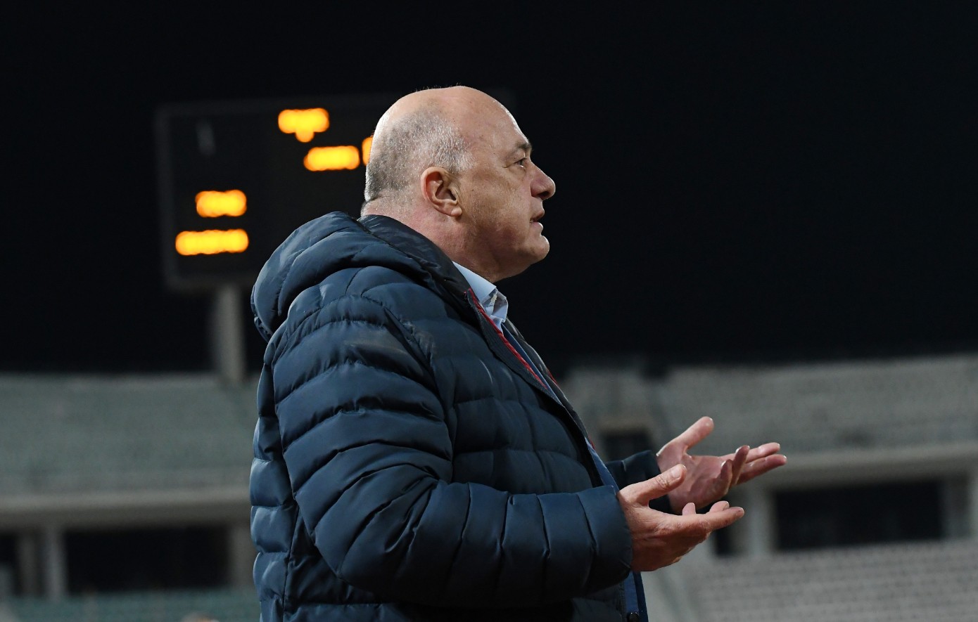 Μπέος κατά Λανουά: Αν έχεις λίγη τσίπα το καλοκαίρι να μας αδειάσεις τη γωνιά