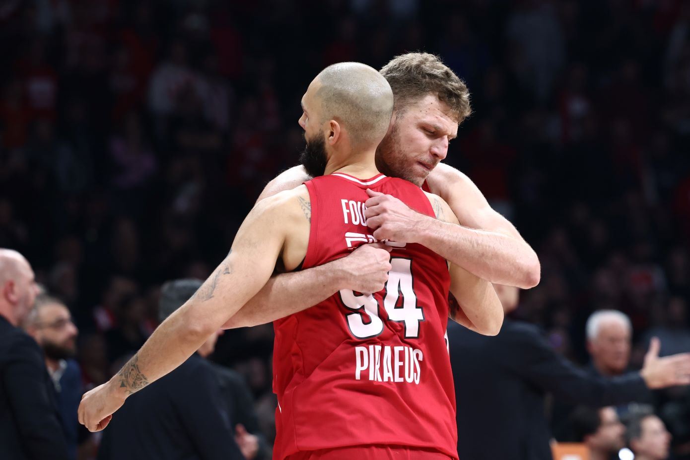 Ολυμπιακός: Ανάρτηση έπος του Φουρνιέ για τον MVP Βεζένκοβ