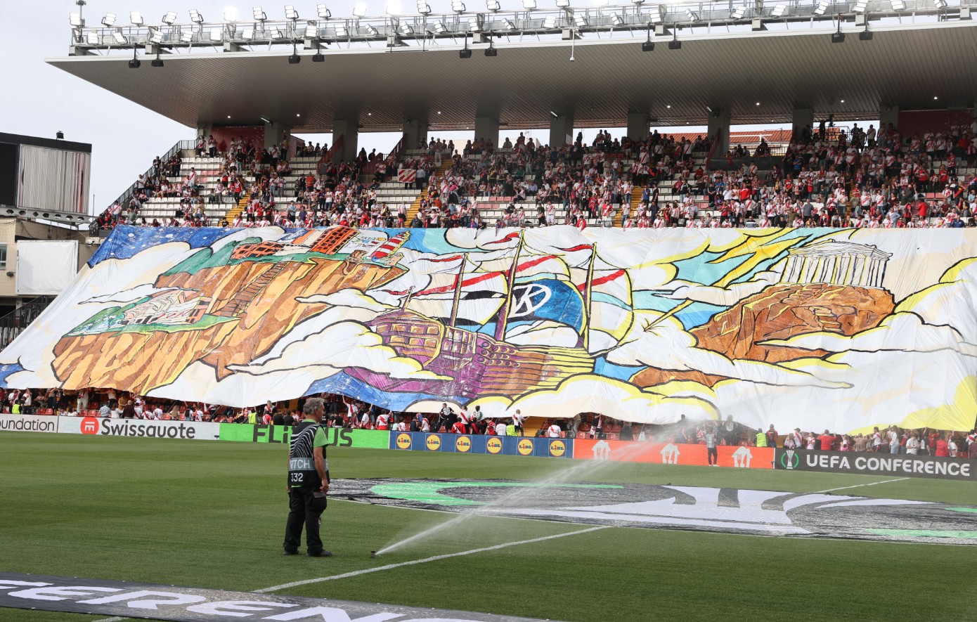 Ράγιο Βαγιεκάνο: Μεγάλο πανό με… πειρατικό πλοίο και Παρθενώνα από τους Ισπανούς