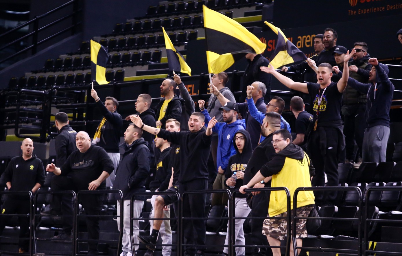 ΑΕΚ: Οπαδοί στην προπόνηση πριν τον «τελικό» με τη Μπανταλόνα