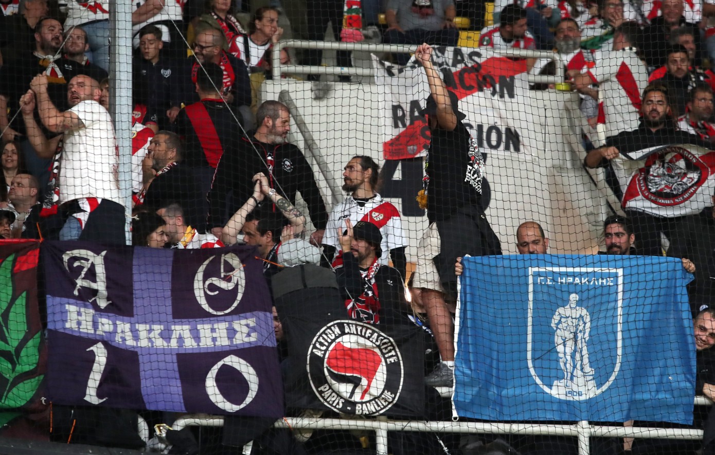 ΑΕΚ &#8211; Ράγιο Βαγιεκάνο: Σημαίες του Ηρακλή στην εξέδρα των Ισπανών
