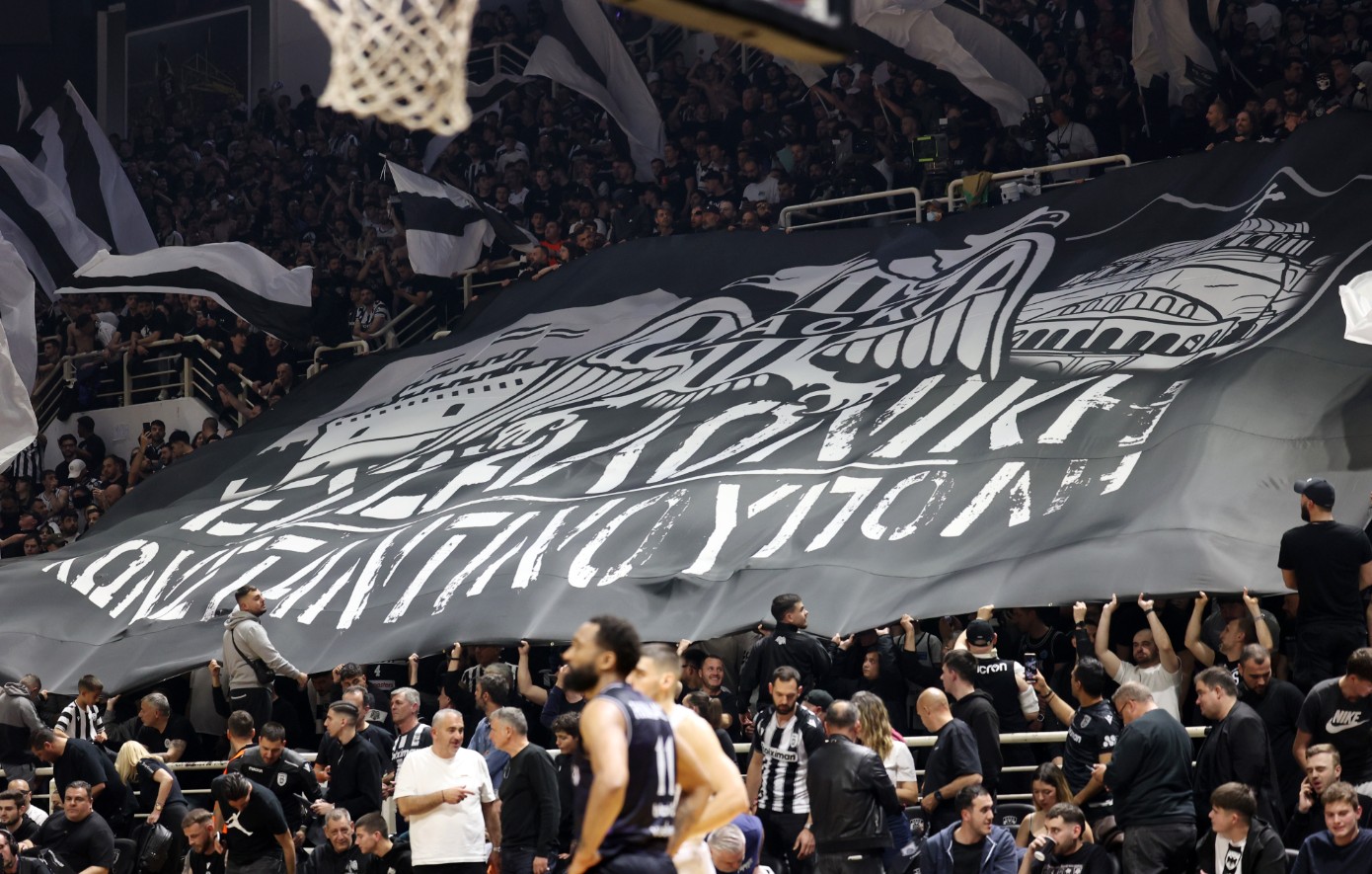 «Θεσσαλονίκη &#8211; Κωνσταντινούπολη» &#8211; Το μεγάλο πανό των οπαδών του ΠΑΟΚ στον τελικό με τη Μπιλμπάο