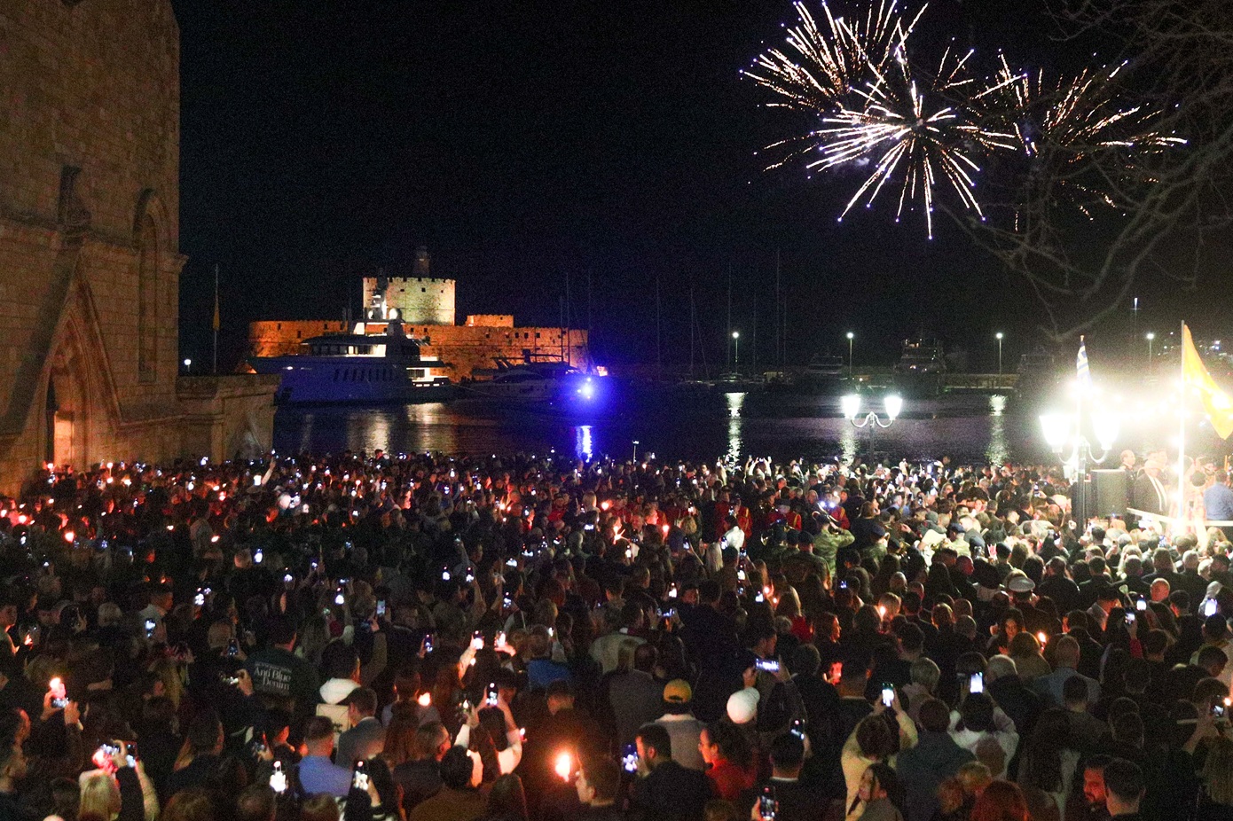 Από τη Σκιαδενή της Ρόδου ως τους «ξυπνητάδες» της Χάλκης: Το Πάσχα του Αιγαίου γεμάτο μοναδικά έθιμα