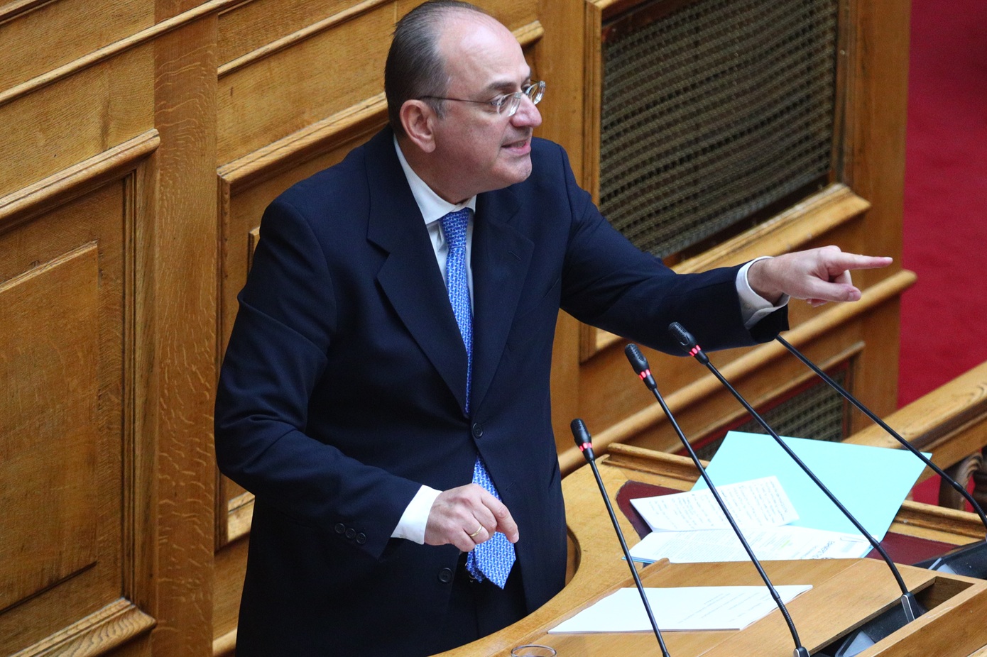 Το χρονικό και το παρασκήνιο της παραίτησης Λαζαρίδη &#8211; Οι δηλώσεις της Ντόρας και το τηλεφώνημα στενού συνεργάτη του πρωθυπουργού