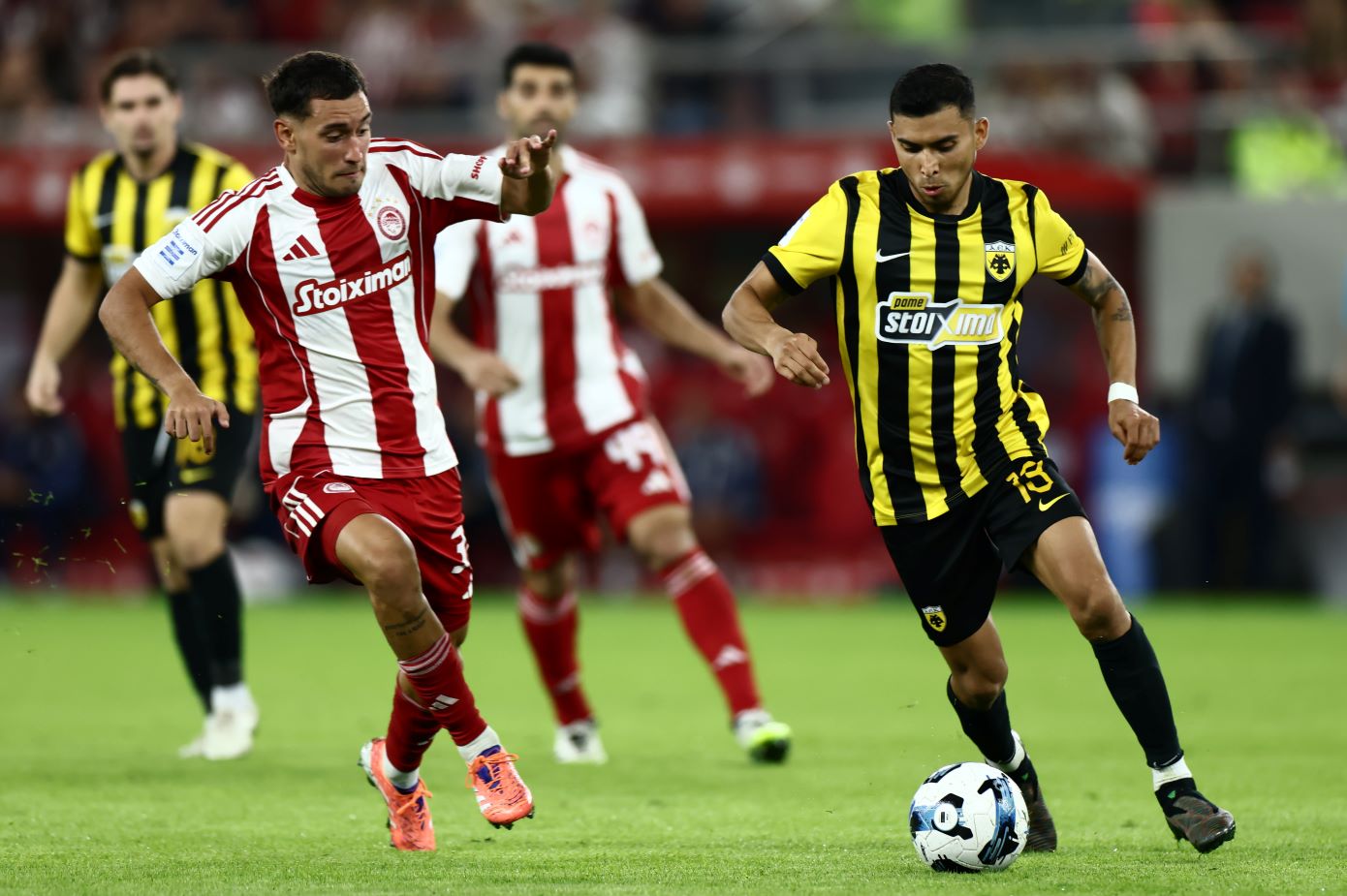 Super League: «Μάχη» κορυφής στο Φάληρο και ντέρμπι για διαφορετικούς λόγους στην Τούμπα