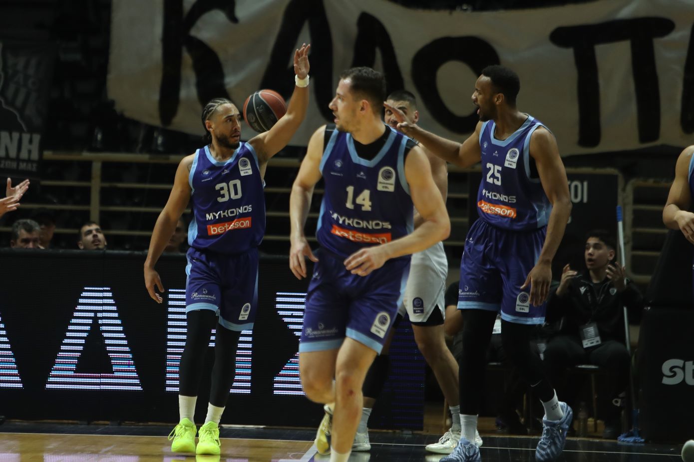 Η Μύκονος ευχήθηκε στις ελληνικές ομάδες με έναν ιδιαίτερο τρόπο