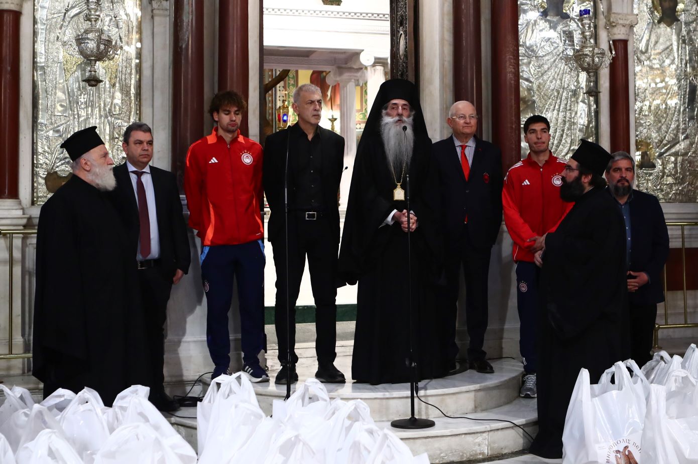 Γεύματα αγάπης για το Πάσχα από τον Ολυμπιακό