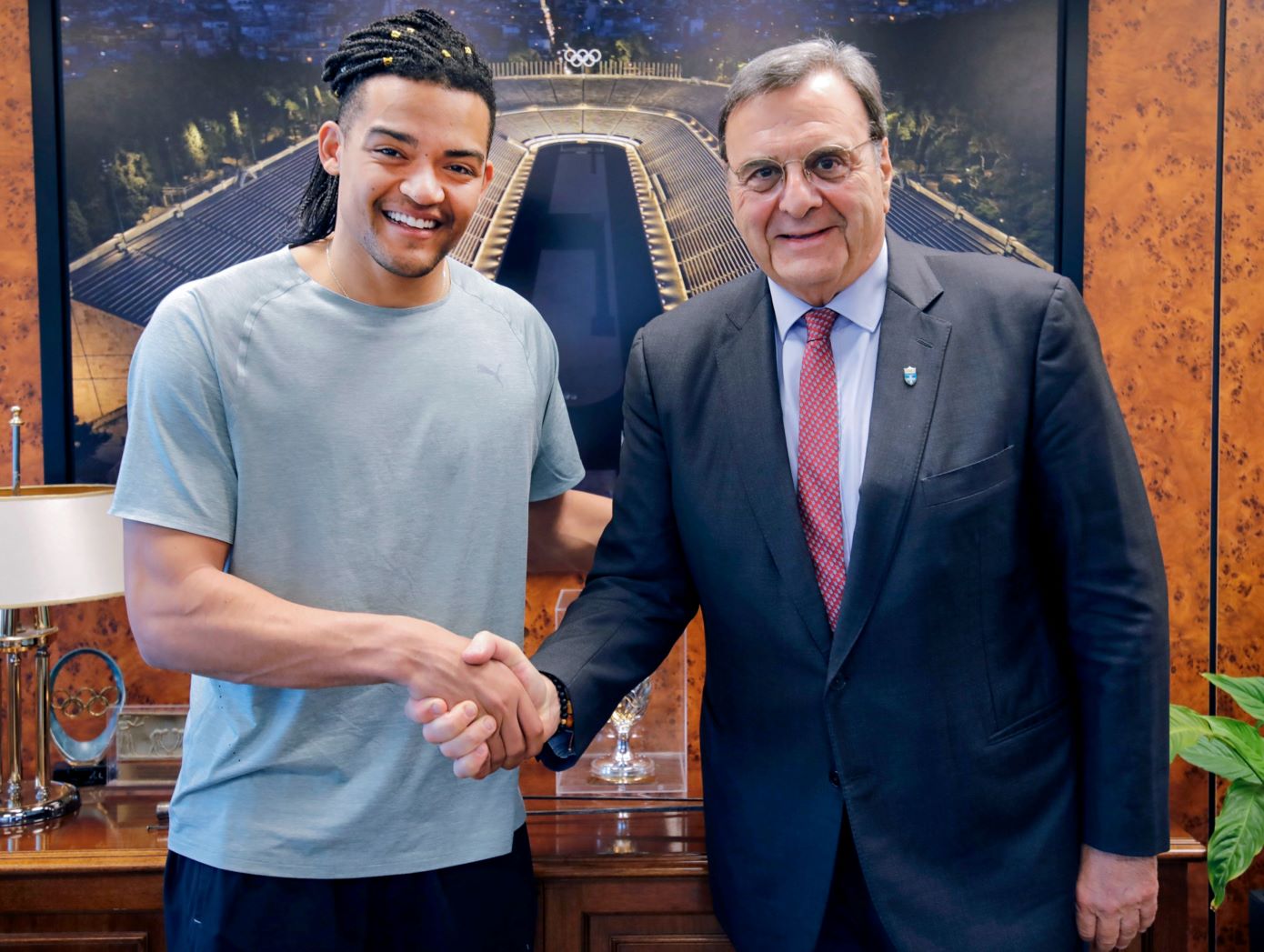 H Ελληνική Ολυμπιακή Επιτροπή επιβραβεύει τον Εμμανουήλ Καραλή