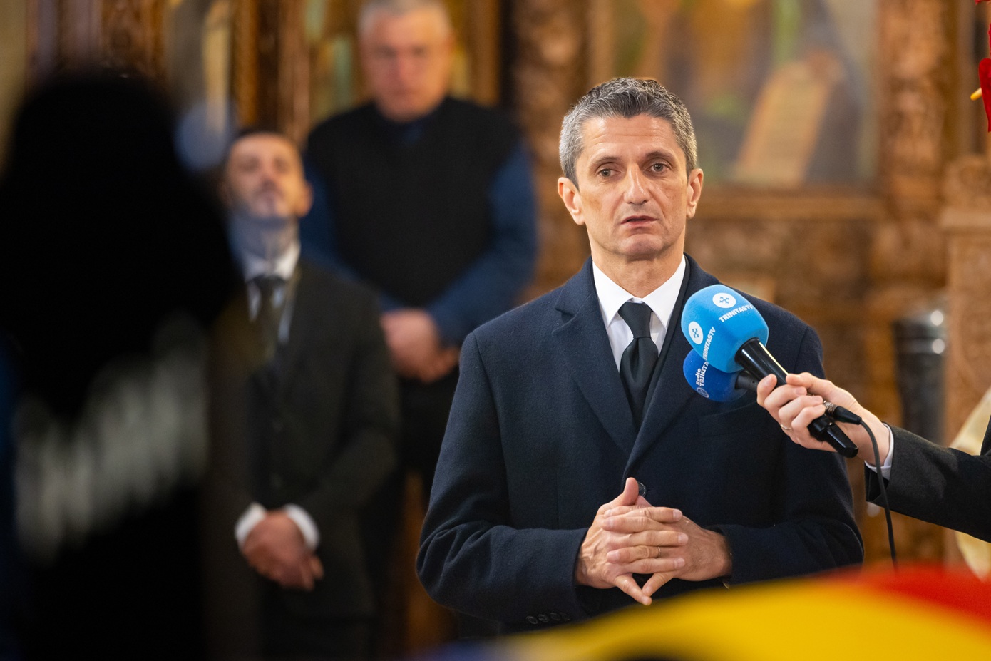 «Ελπίζω από εκεί ψηλά να είσαι περήφανος για όσα κατάφερα»: Ράγισε καρδιές ο Ραζβάν Λουτσέσκου στην κηδεία του πατέρα του