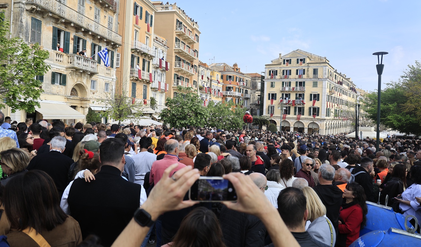 Πάσχα 2.0: Από το «βίωμα» στο… content των social media &#8211; Όταν η παράδοση γίνεται viral