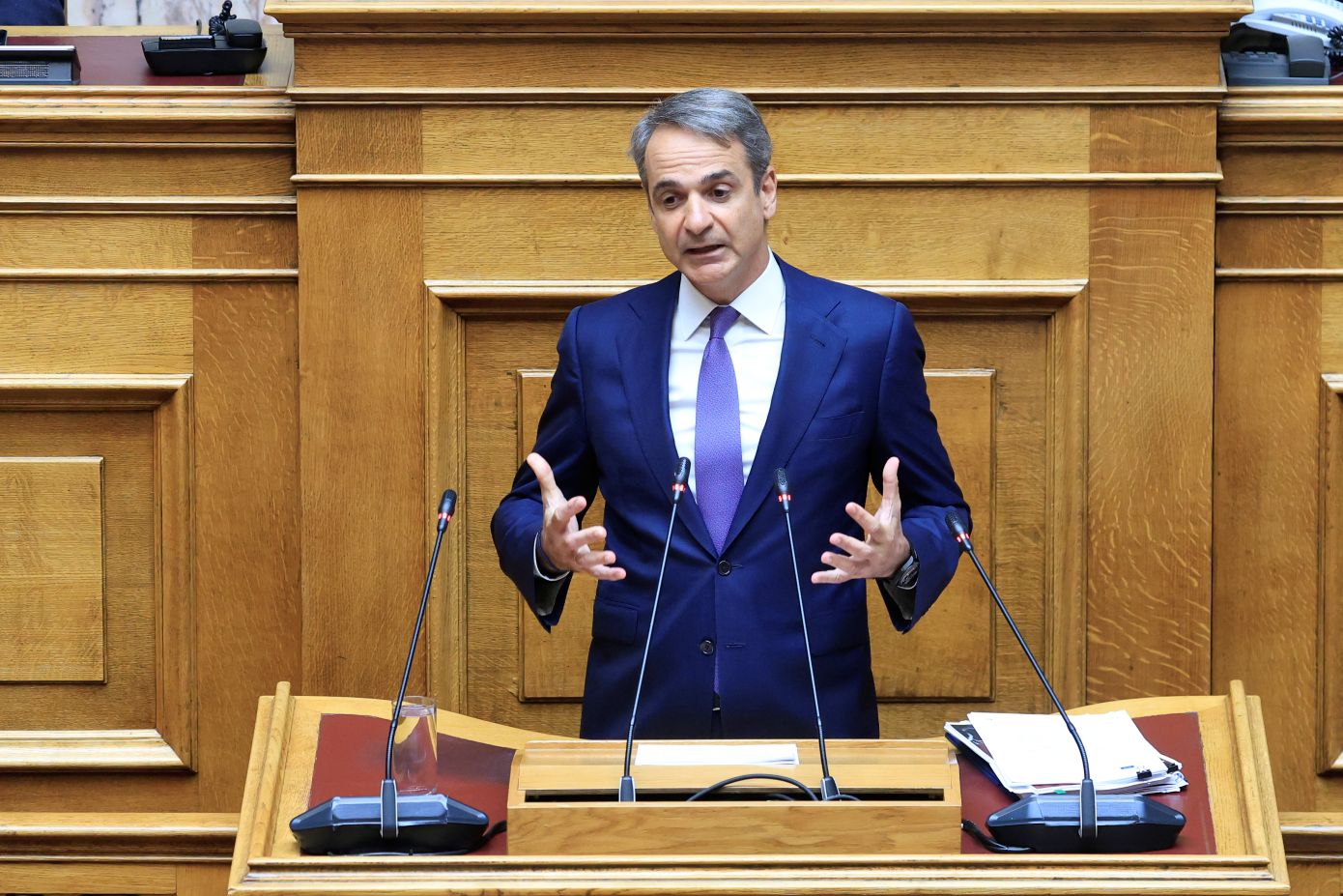 Live η μάχη στη Βουλή για το Κράτος Δικαίου με παρέμβαση Μητσοτάκη