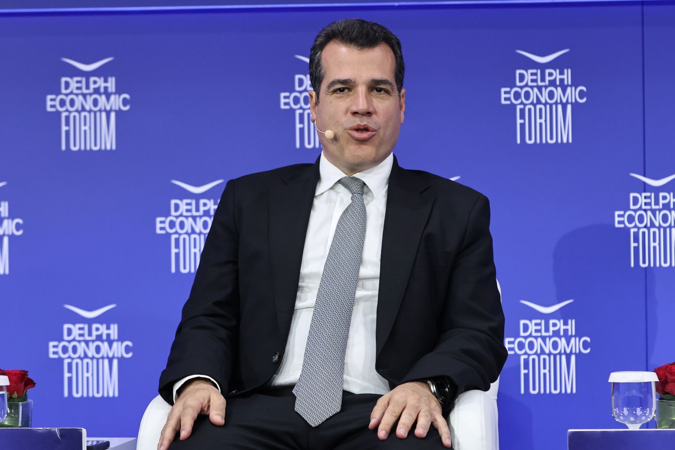 Πλεύρης: Το νέο δόγμα για το μεταναστευτικό-Αποτροπή στα σύνορα, κέντρα επιστροφών εκτός ΕΕ και εργασία αντί για επιδόματα