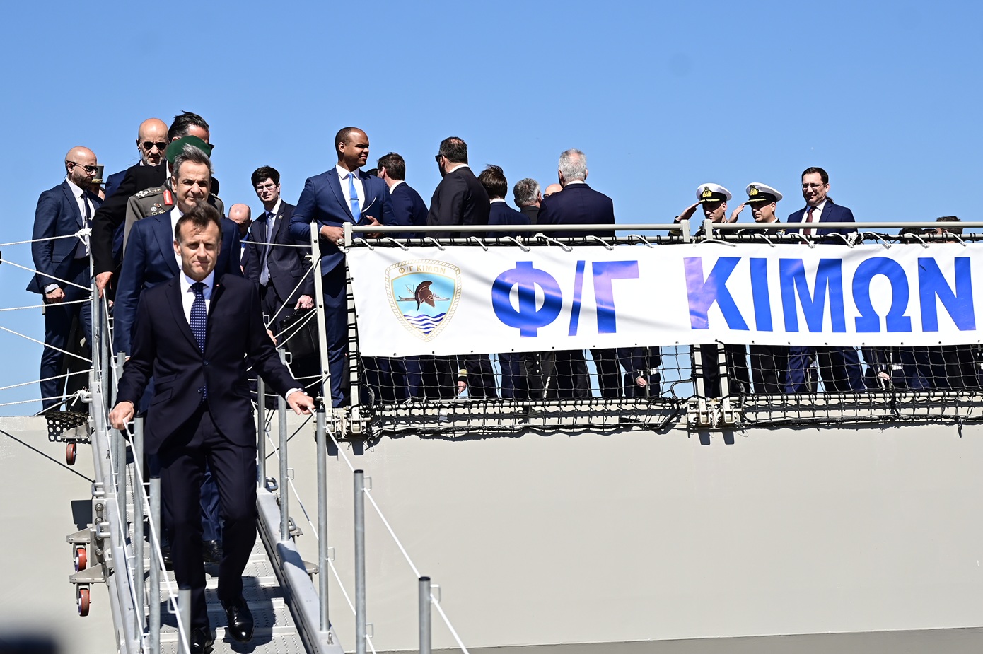 Στη φρεγάτα «Κίμων» στον Πειραιά, Μητσοτάκης και Μακρόν &#8211; Φωτογραφίες από την επιθεώρηση των δύο ηγετών στο υπερσύγχρονο πλοίο