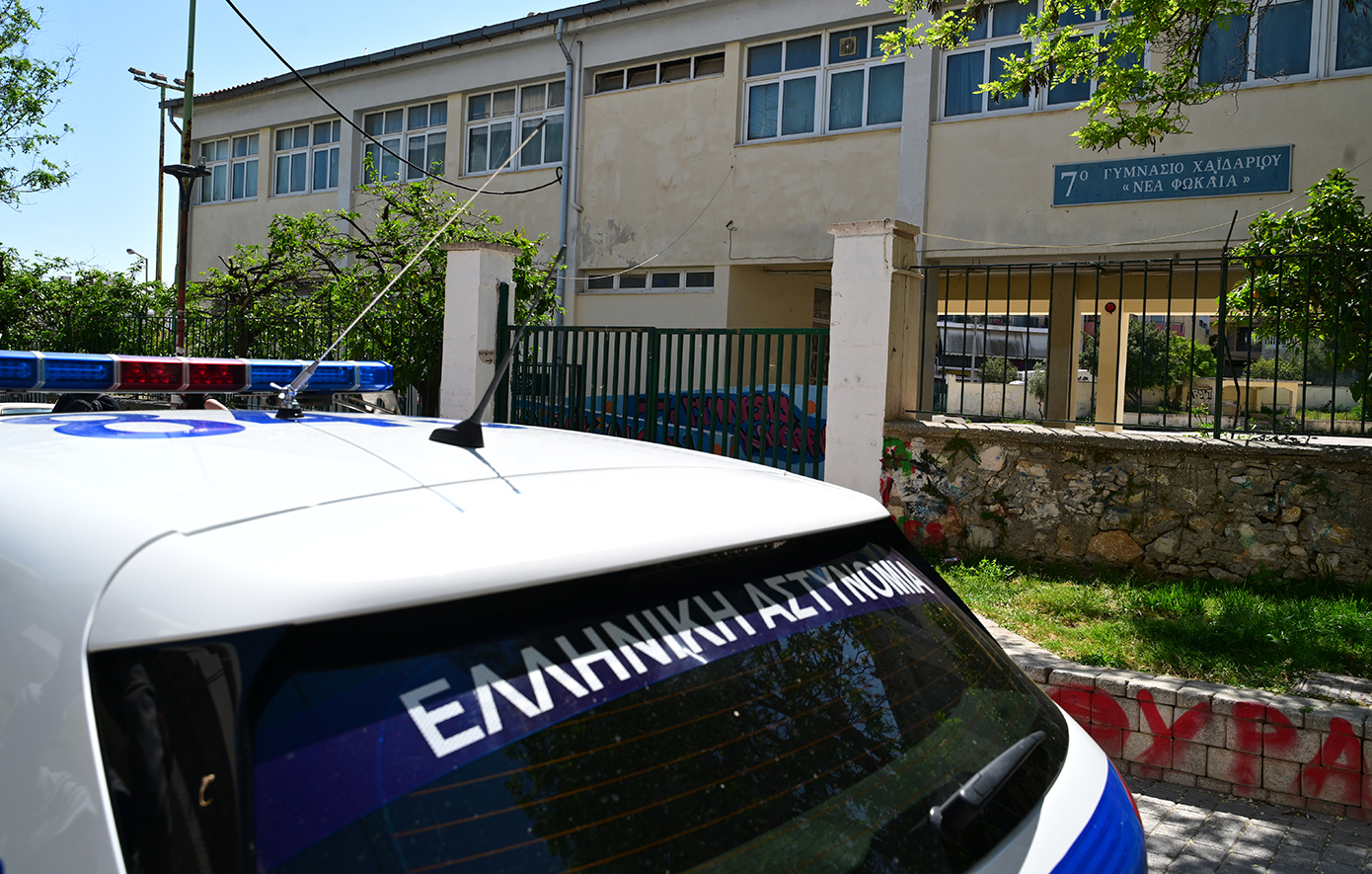 «Έλεγε ότι θα πηδήξει και κανείς δεν την πίστεψε» &#8211; Συγκλονιστική μαρτυρία για τη 13χρονη που έπεσε από μπαλκόνι σχολείου στο Χαλάνδρι