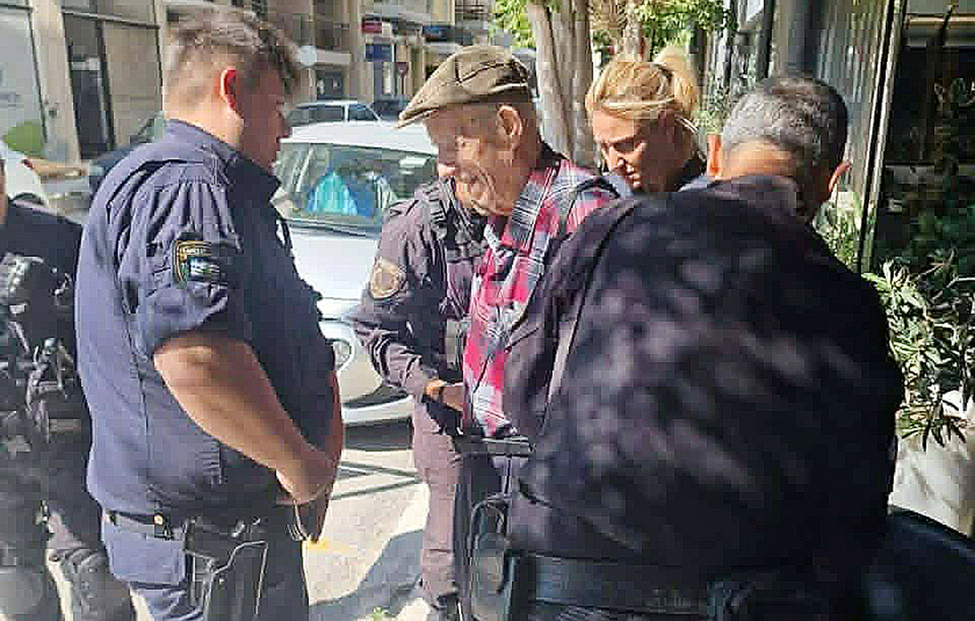 Αποκαλύψεις από τον δικηγόρο του 89χρονου πιστολέρο: «Δεν ψάχνει ελαφρυντικά, δεν είχε ανθρωποκτόνο διάθεση, πυροβόλησε στο έδαφος»