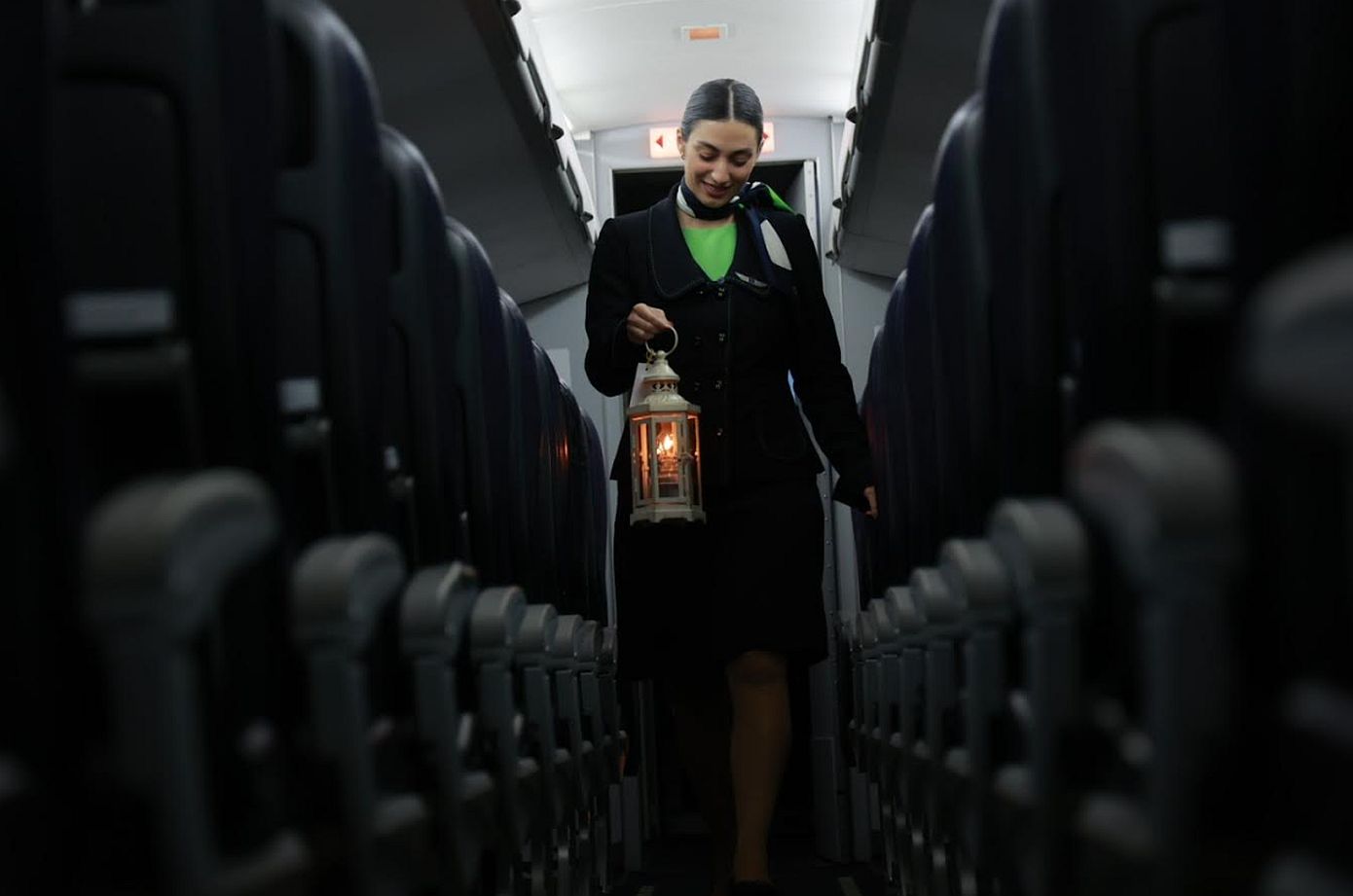 Η AEGEAN και η Olympic Air μετέφεραν το Άγιο Φως στην ελληνική επικράτεια