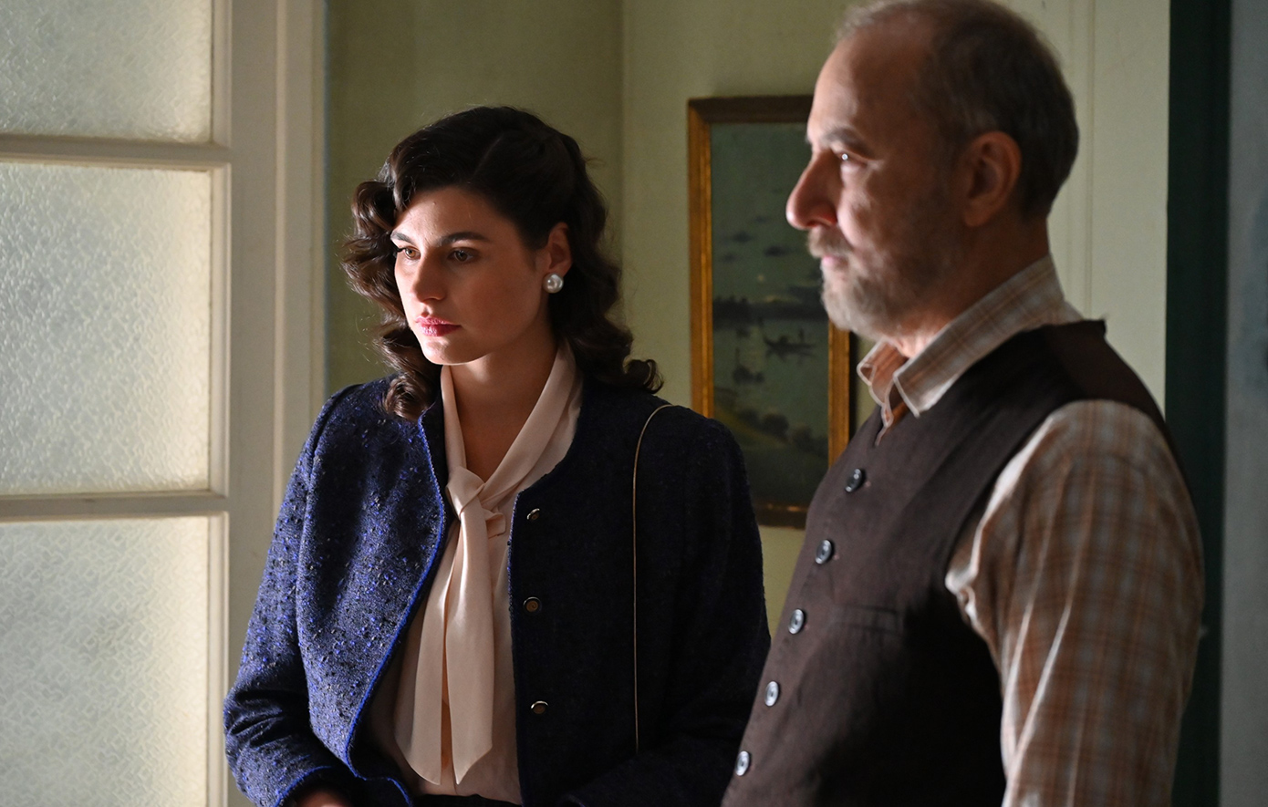 Άγιος έρωτας - Ο Λεωνίδας μαθαίνει ότι η Χλόη είναι κόρη του εχθρού του!