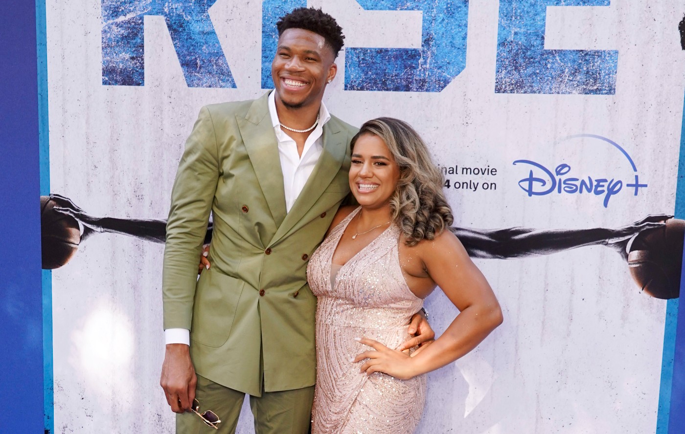 Αντετοκούνμπο: «Δεν φοράω εγώ τα παντελόνια στη σχέση μου, πρέπει να ρωτήσω τη γυναίκα μου»