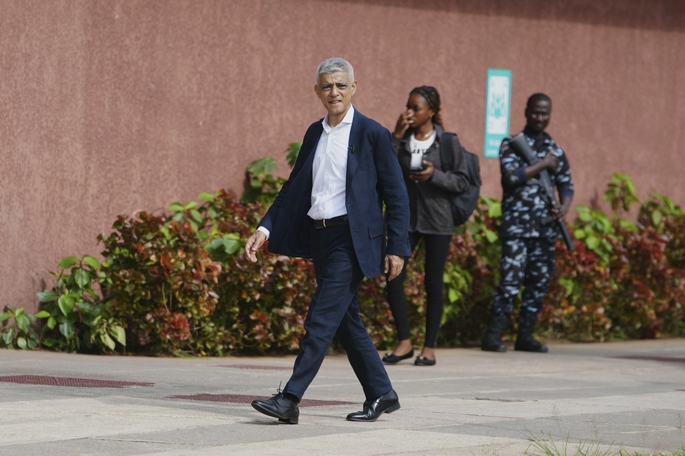 Αστυνομικοί παράτησαν σακίδιο με όπλα έξω από την κατοικία του δημάρχου του Λονδίνου