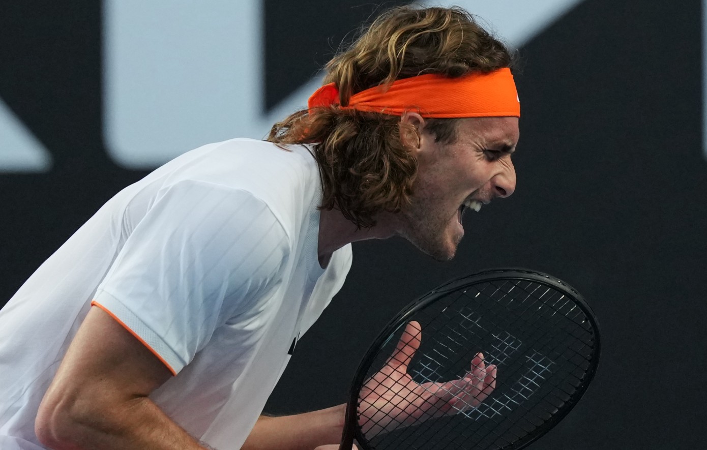 «Ξέφυγε» ο Τσιτσιπάς: Τα… γαλλικά προς το δικό του box στον αγώνα με τον Κίπσον