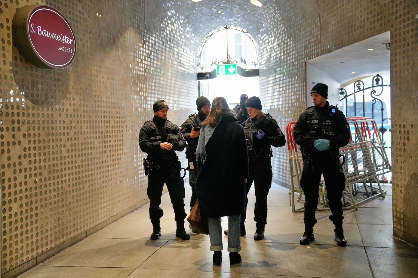 Ένας νεκρός και αρκετοί τραυματίες, ο απολογισμός έκρηξης σε υπόγεια διάβαση στην πόλη Φέλκλιγνκεν της Γερμανίας