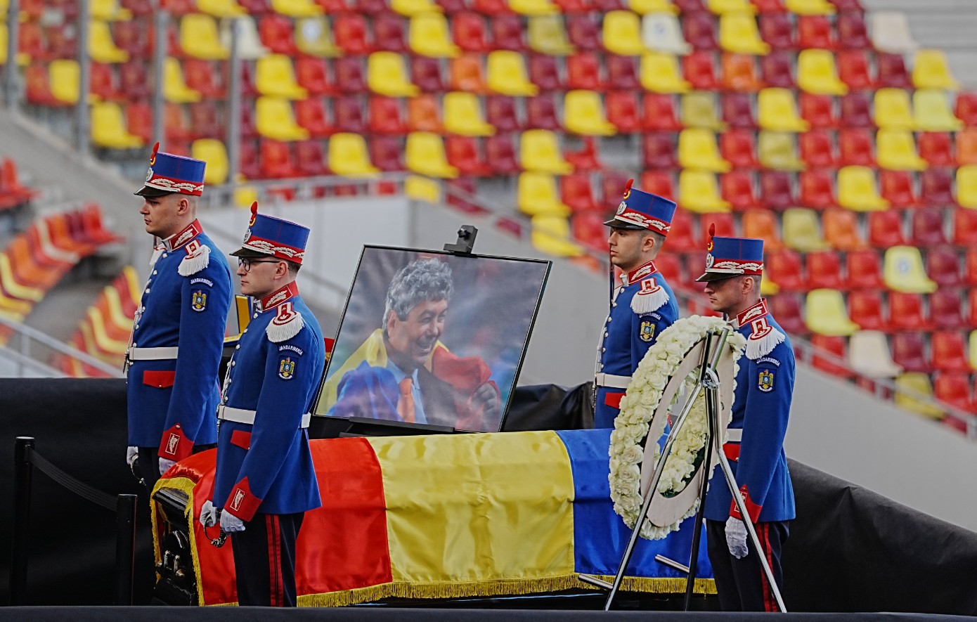 Ραζβάν Λουτσέσκου: Δίπλα στο φέρετρο του πατέρα του για πάνω από 24 ώρες