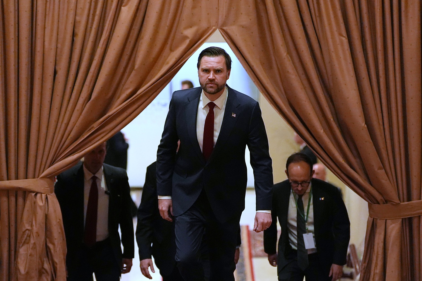 Ναυάγιο στις συνομιλίες ΗΠΑ–Ιράν: Ο Βανς αποχωρεί χωρίς συμφωνία &#8211; Τεχεράνη: Παράλογες απαιτήσεις των αμερικανών