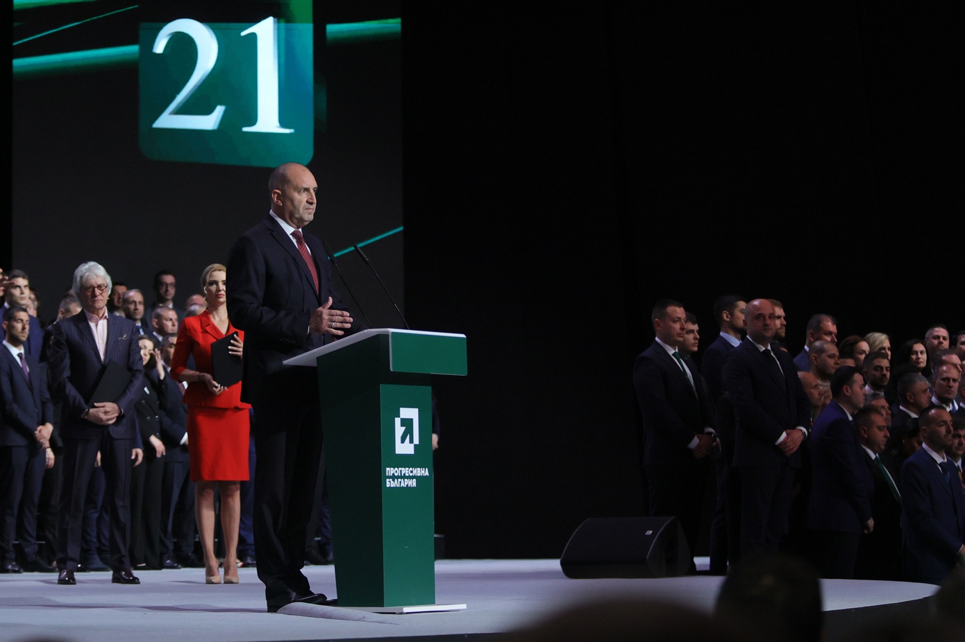 Στις κάλπες σήμερα οι Βούλγαροι &#8211; Φαβορί των βουλευτικών εκλογών ο φιλορώσος πρώην πρόεδρος Ρούμεν Ράντεφ