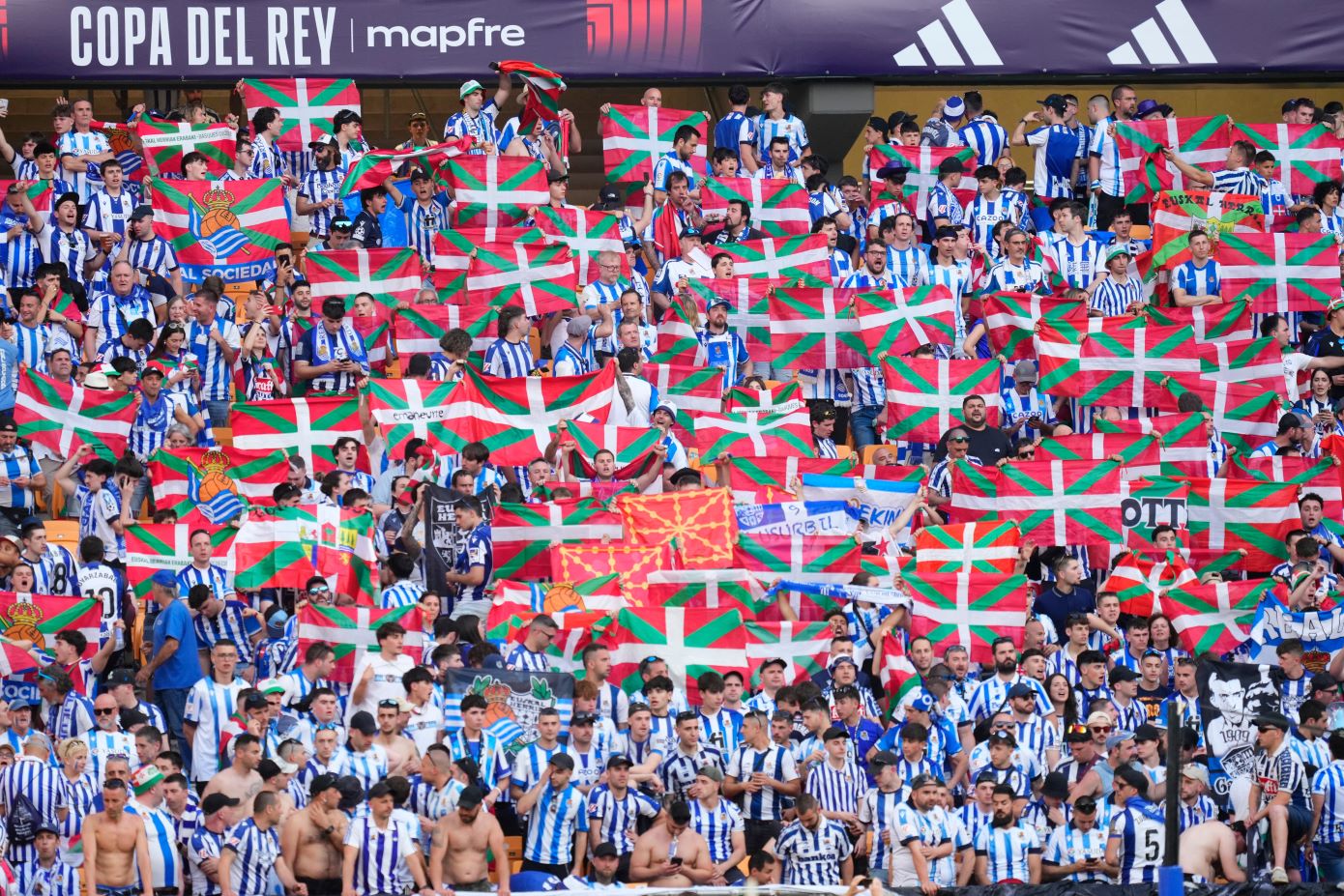 Ισπανία: Φίλαθλος της Μπιλμπάο με φανέλα Σοσιεδάδ έμεινε έξω από το γήπεδο για χάρη της γυναίκας και της κόρης του!