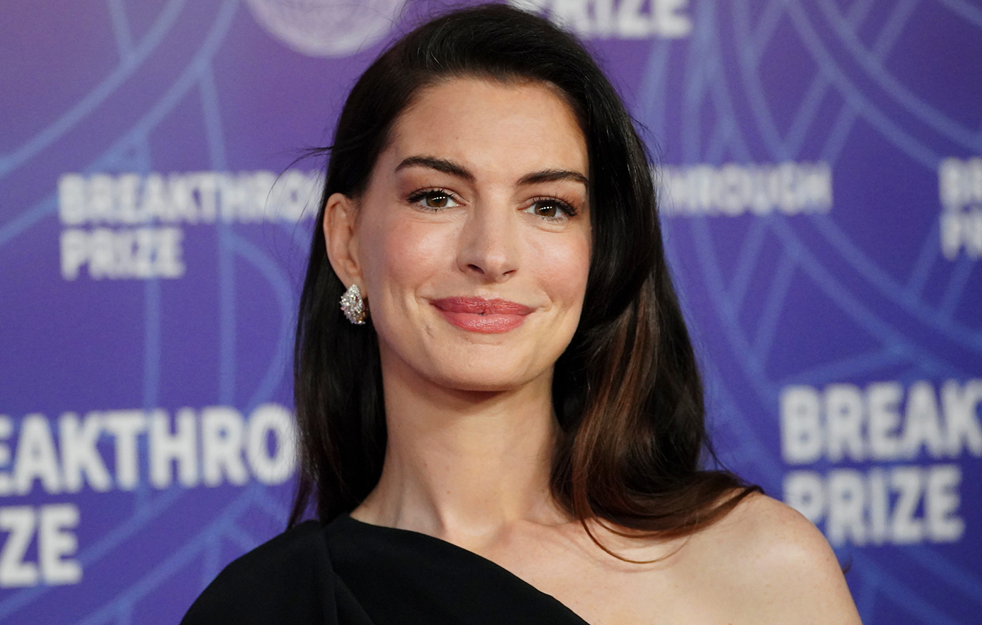 Η Αν Χάθαγουεϊ αναδείχθηκε η ομορφότερη γυναίκα στον κόσμο, σύμφωνα με το περιοδικό People