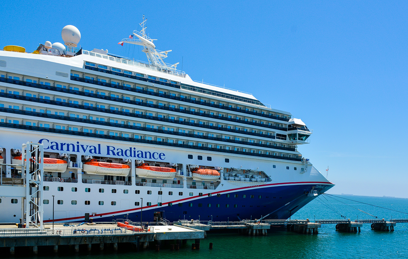 Έπεσε και χτύπησε αφού ήπιε 14 σφηνάκια σε κρουαζιερόπλοιο και πήρε αποζημίωση γιατί δεν την σταμάτησε ο μπάρμαν