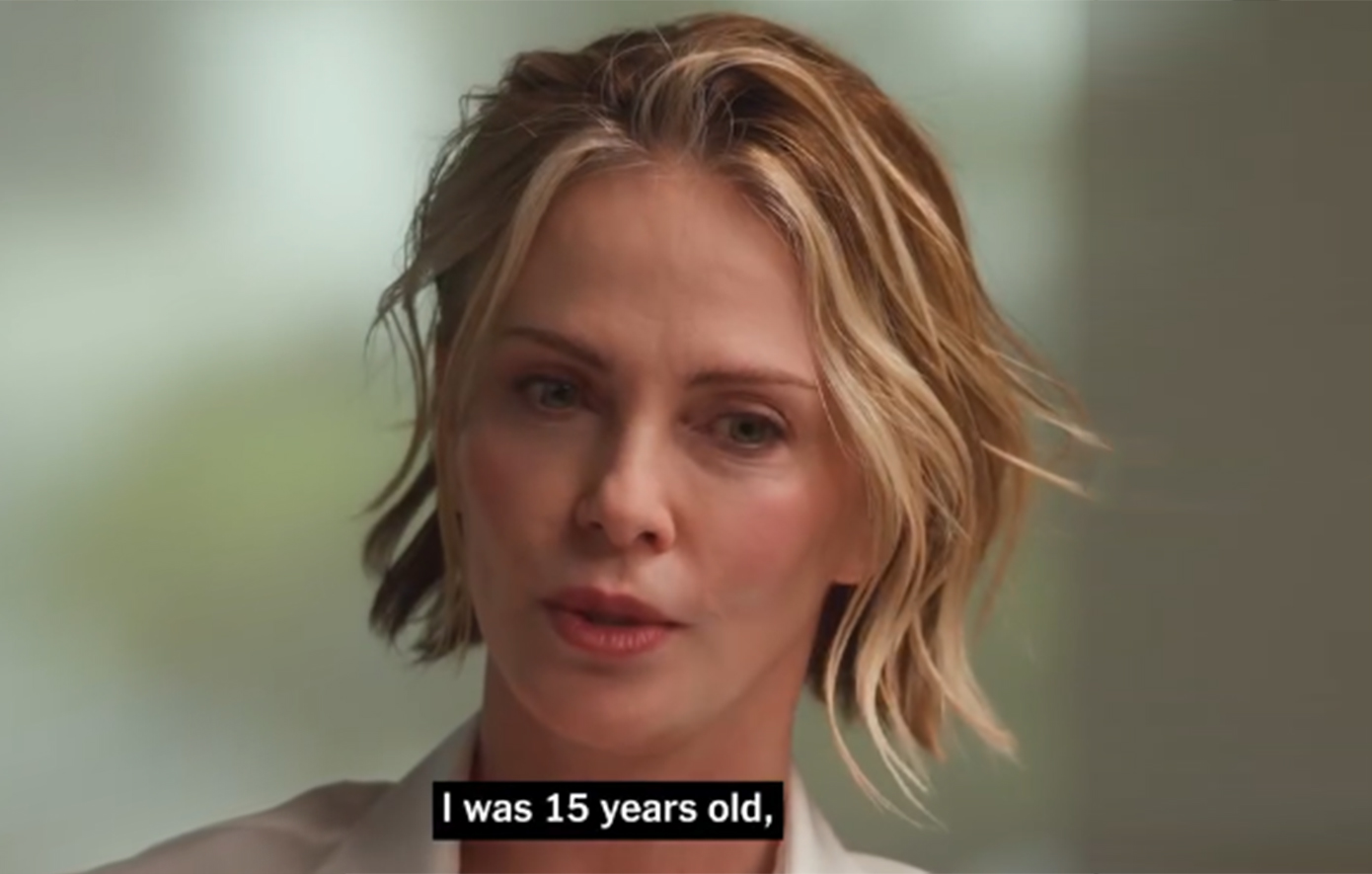 Η Σαρλίζ Θερόν μιλά για τη νύχτα που η μητέρα της σκότωσε τον κακοποιητή πατέρα της: «Ζούσαμε σε κλίμα βίας»