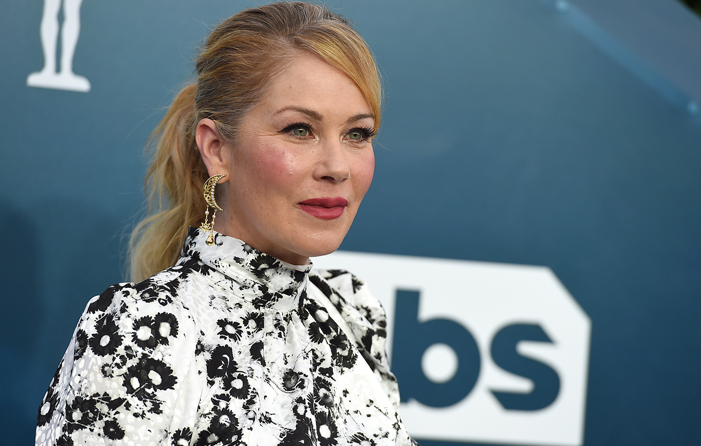 Η Κριστίνα Άπλγκεϊτ στο νοσοκομείο εν μέσω μάχης με τη σκλήρυνση κατά πλάκας