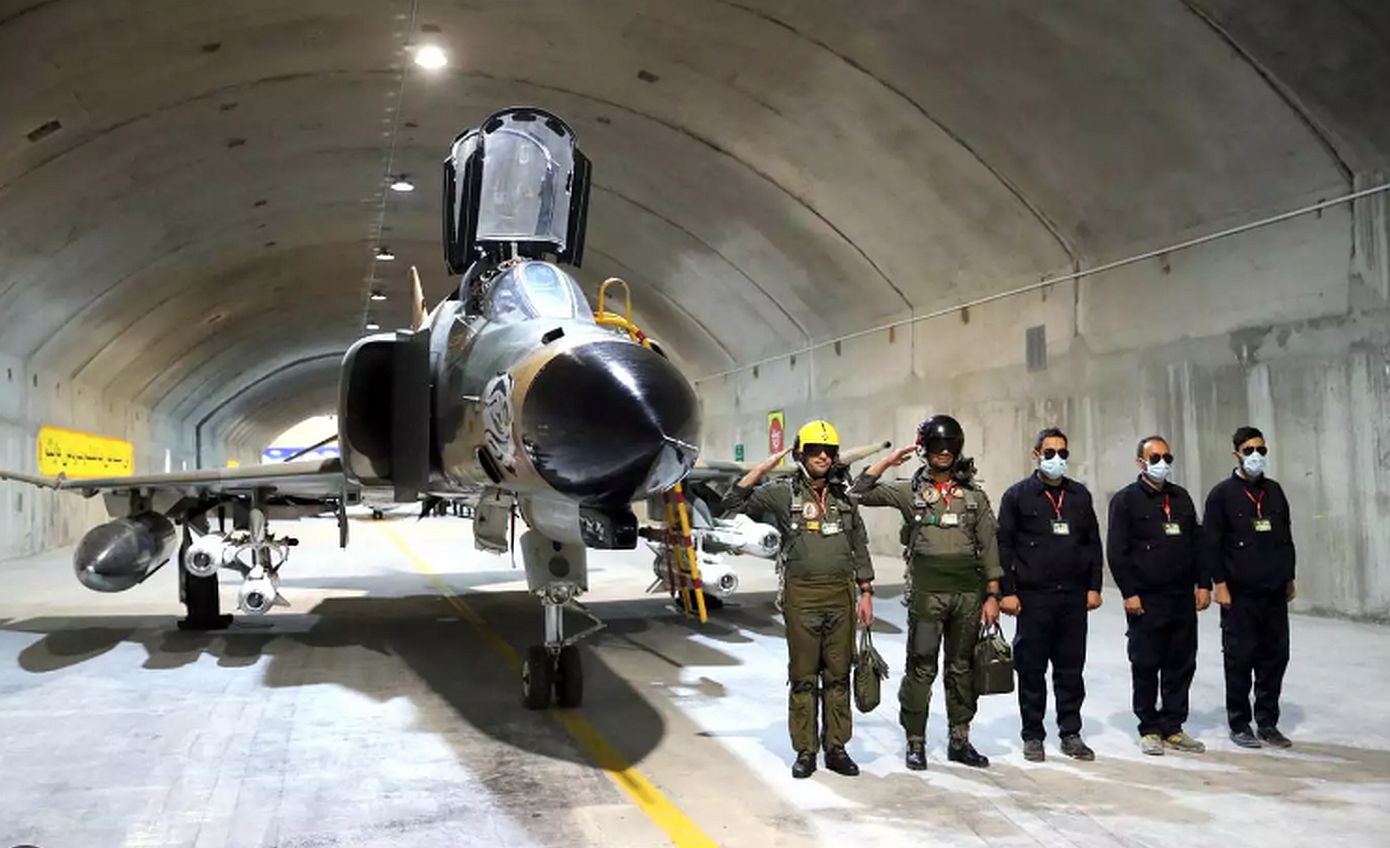 New York Times: Δορυφορικές εικόνες δείχνουν σοβαρές ζημιές στην ιρανική υπόγεια αεροπορική βάση «Αετός 44»