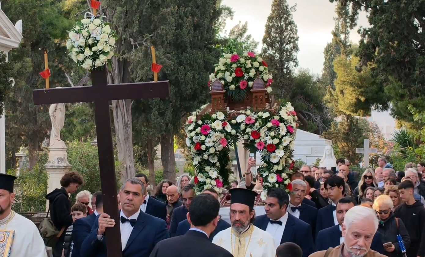 Η ξεχωριστή περιφορά του Επιταφίου στη «γειτονιά της σιωπής» μέσα στο Α&#8217; Νεκροταφείο Αθηνών