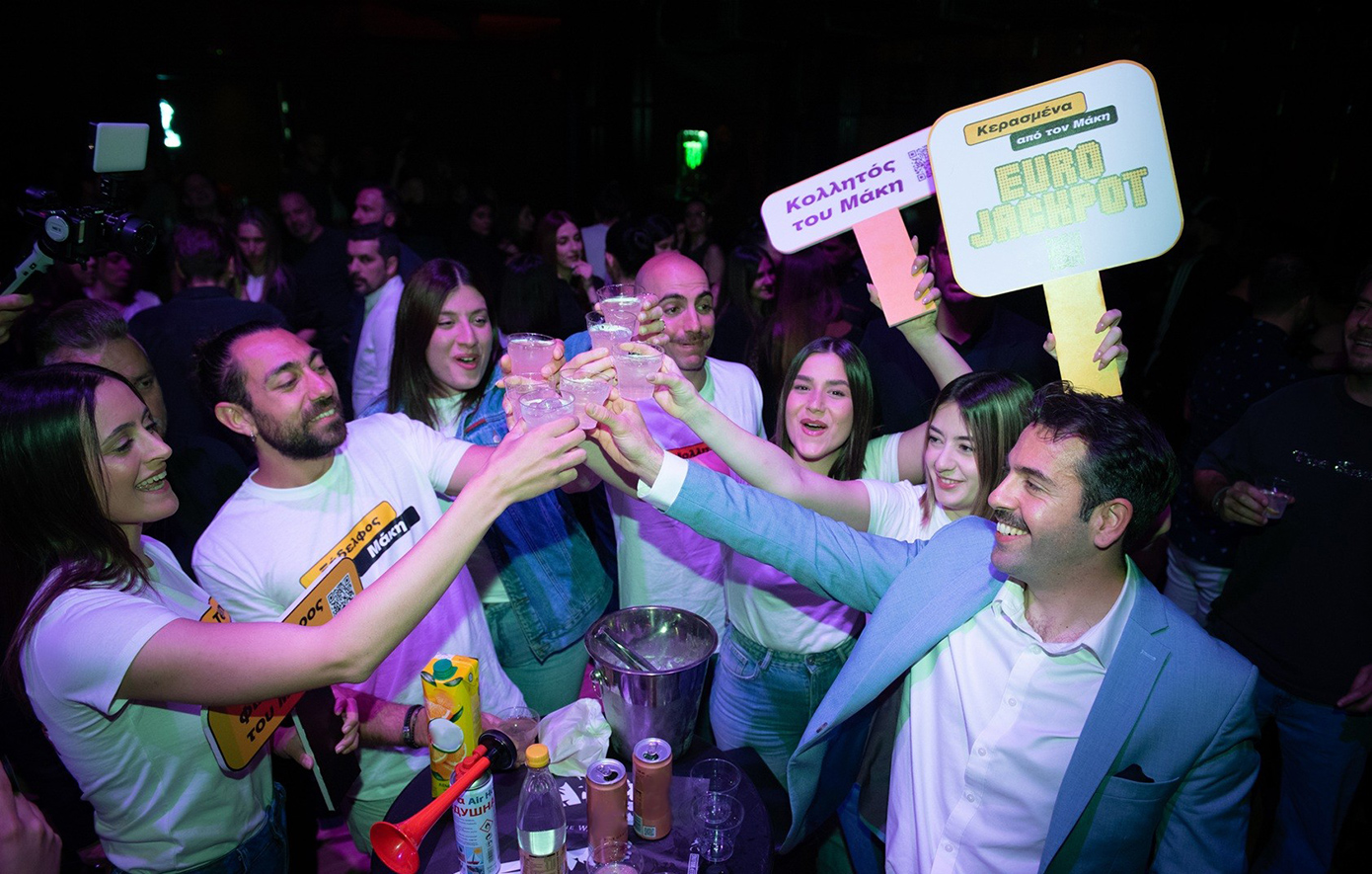 Μάκης is back – Κέρδισε το Εurojackpot και συνεχίζει να το γιορτάζει κερνώντας τους πάντες 
