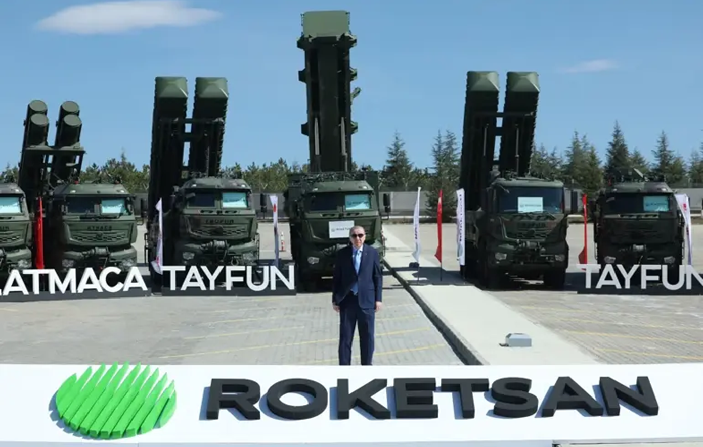 Ο Ερντογάν υπέγραψε τον νέο Tayfun και μιλά για «έκρηξη» στην τουρκική αμυντική βιομηχανία με 5πλασιασμό παραγωγής πυραύλων