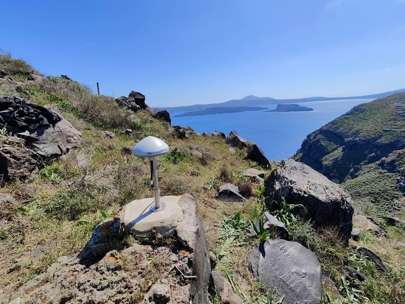 «Καλωδιώνονται» Σαντορίνη, Θηρασιά και τα νησάκια των Καμμένων για την έγκαιρη ανίχνευση σεισμικής δραστηριότητας