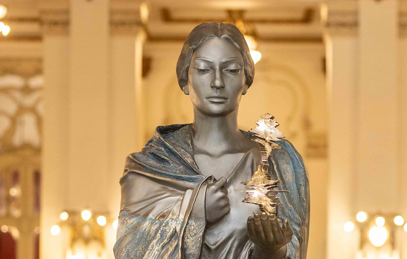 Στην Όπερα του Σάο Πάολο το εμβληματικό γλυπτό του Νίκου Φλώρου με τη μορφή της Μαρίας Κάλλας