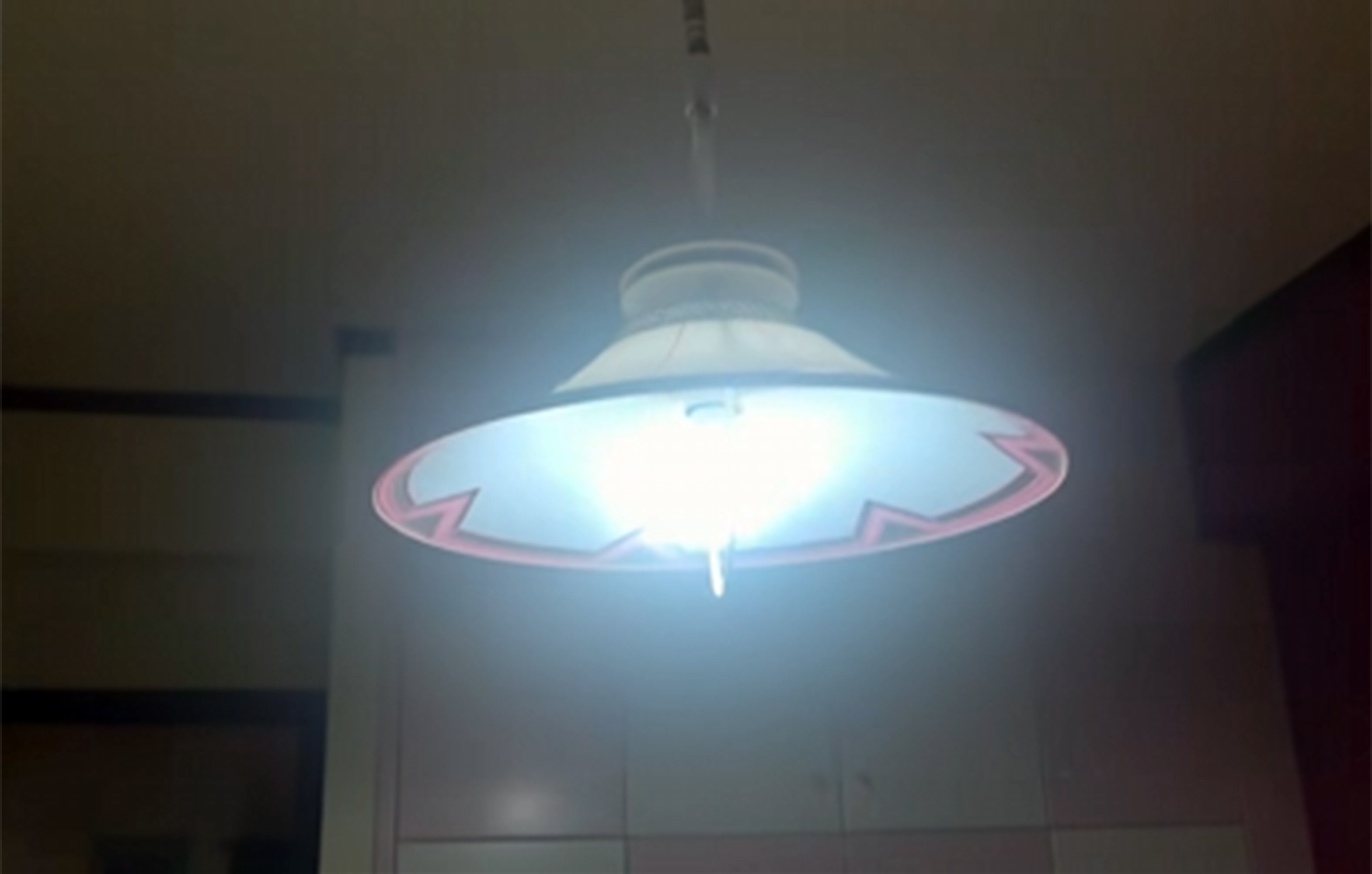 Η στιγμή του σεισμού μέσα από κατοικία στις Μοίρες &#8211; Φωτιστικά «χορεύουν»