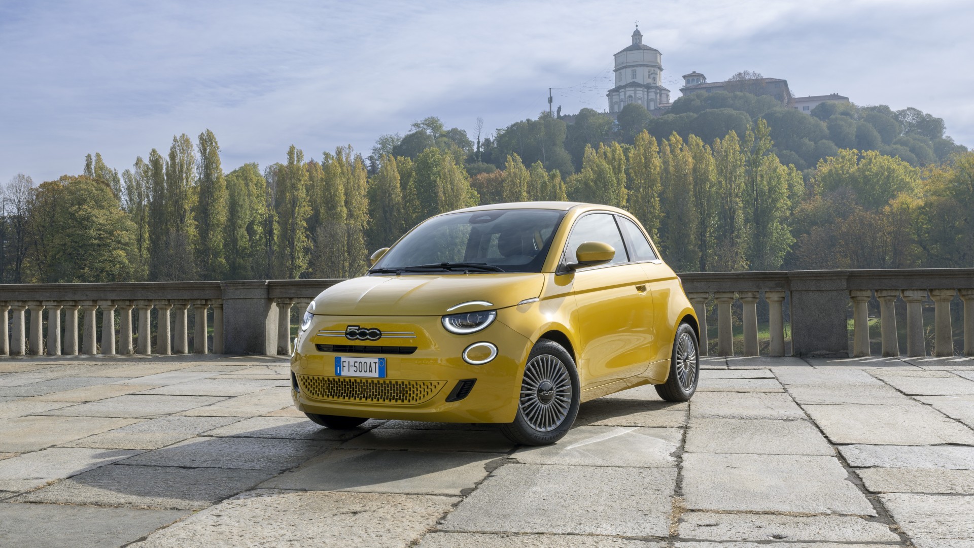 Στην Ελλάδα το νέο Fiat 500 Hybrid