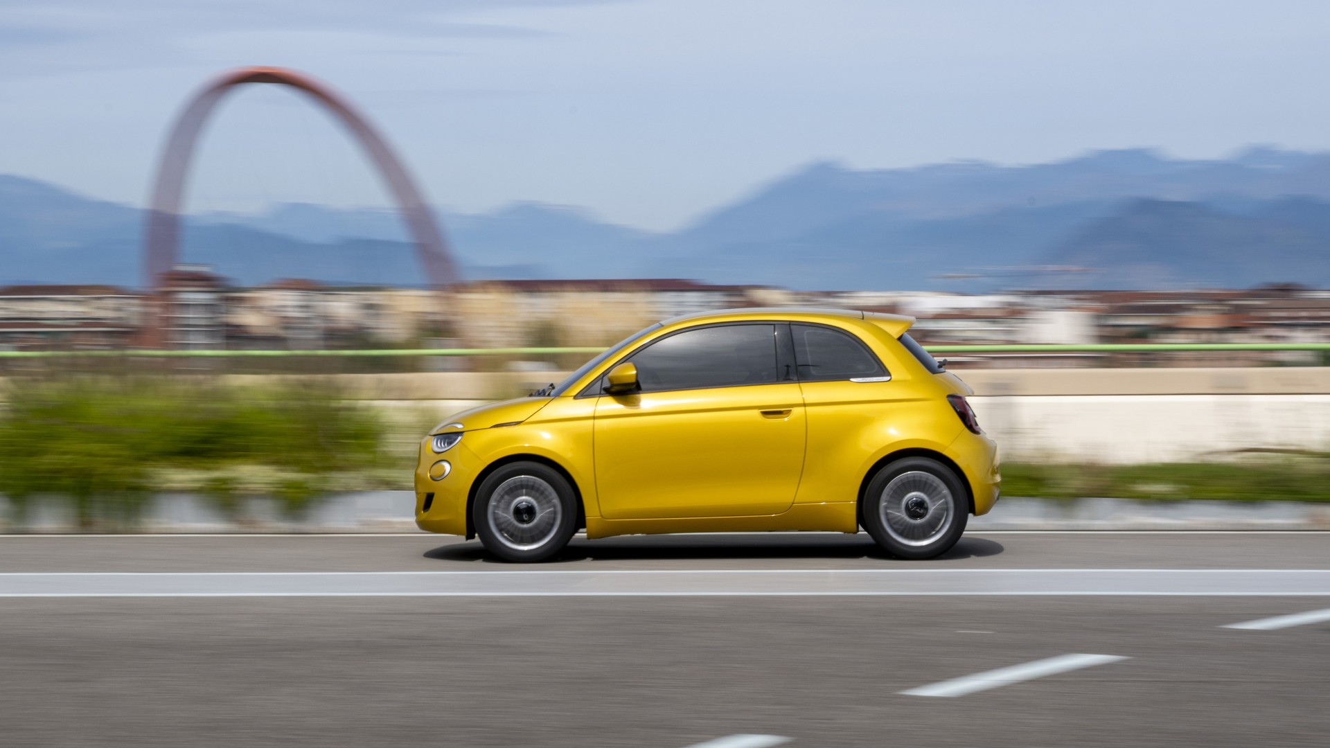 Στην Ελλάδα το νέο Fiat 500 Hybrid