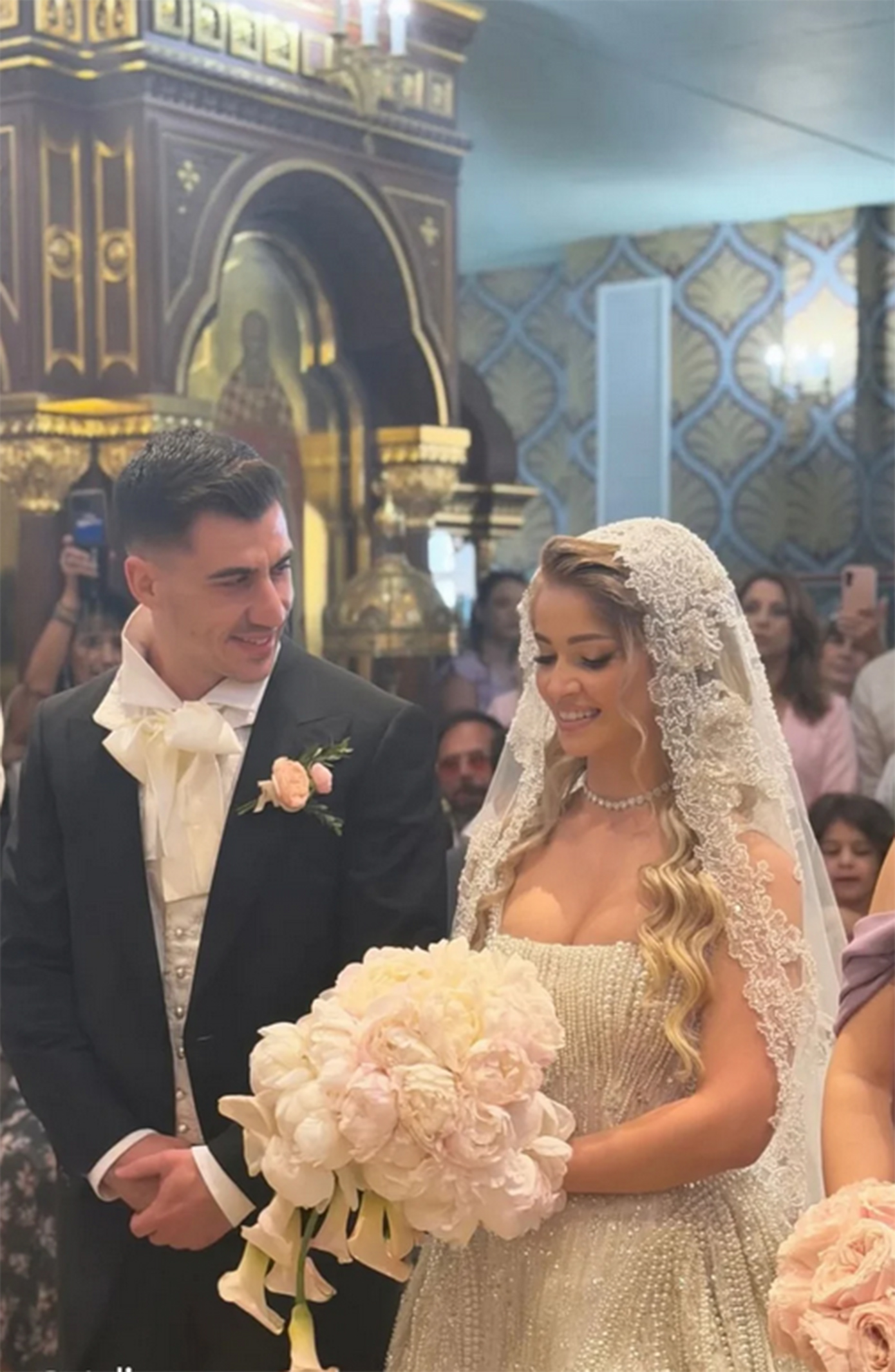 Γάμος Φειδία Παναγιώτου: Η επιλογή της ρωσικής εκκλησίας, η άμαξα και το give away προσκλητηρίων