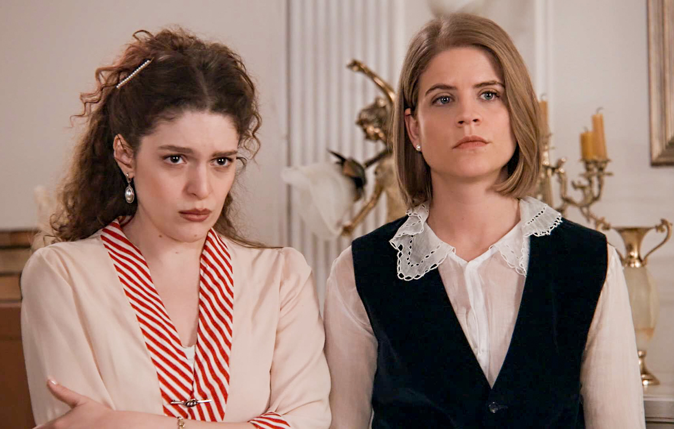 «Grand Hotel»: Η Αλίκη στέλνει γράμμα στον Πέτρο, ενώ κι εκείνος προσπαθεί να επικοινωνήσει μαζί της από την Βουλγαρία