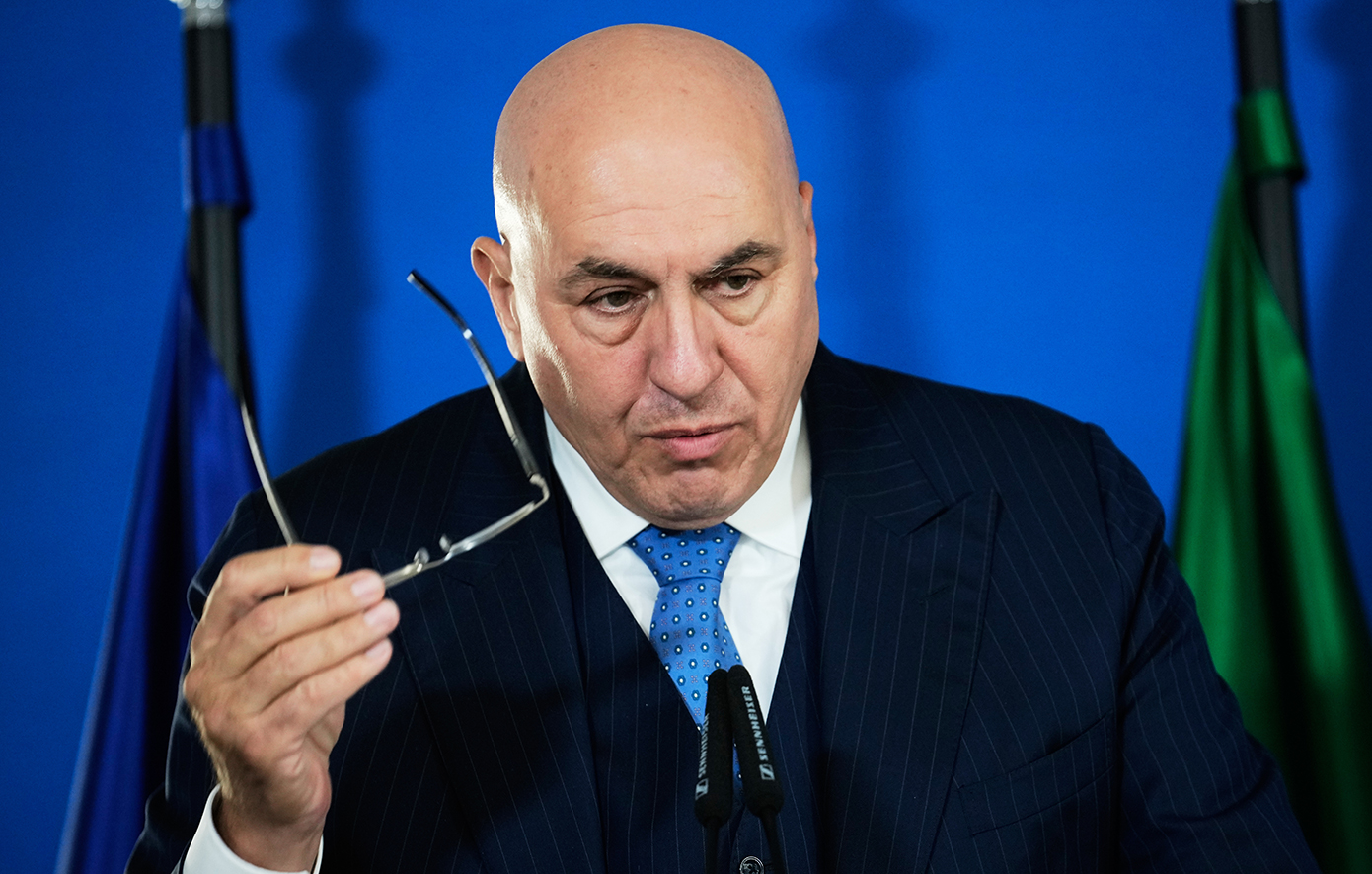 Ιταλός υπουργός Άμυνας: Ο κίνδυνος είναι η παραφροσύνη &#8211; Ο Τραμπ θα έπρεπε να έχει πιο θαρραλέους συνεργάτες